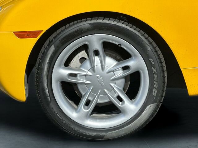Used 2004 Chevrolet SSR w/ Preferred Equipment Group image 28