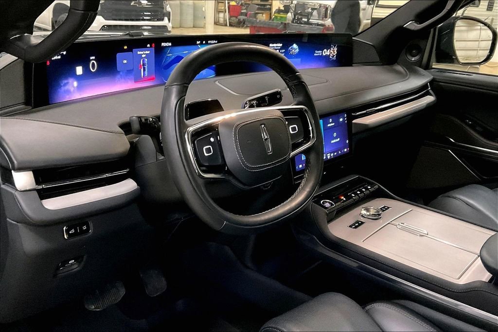 Used 2025 Lincoln Navigator L Reserve w/ Jet Appearance Package image 13