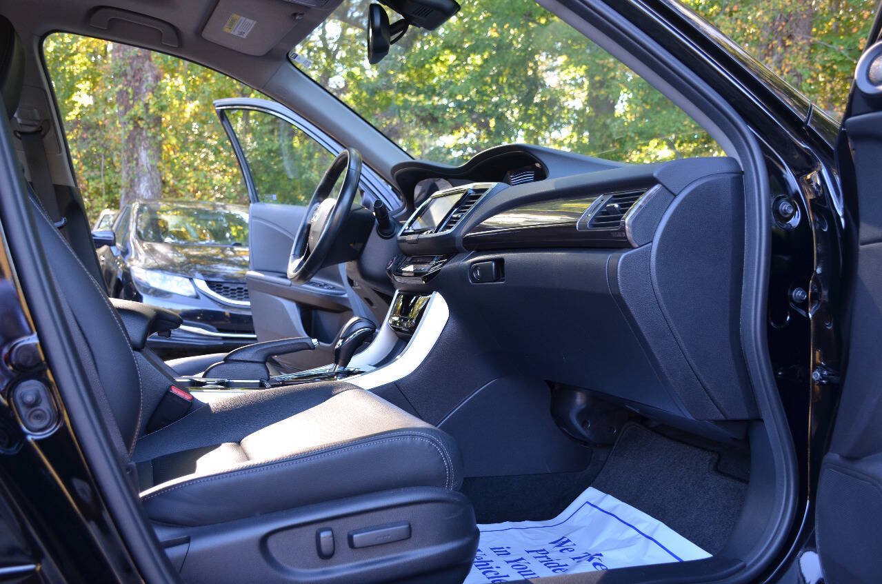 Used 2017 Honda Accord EX-L image 12