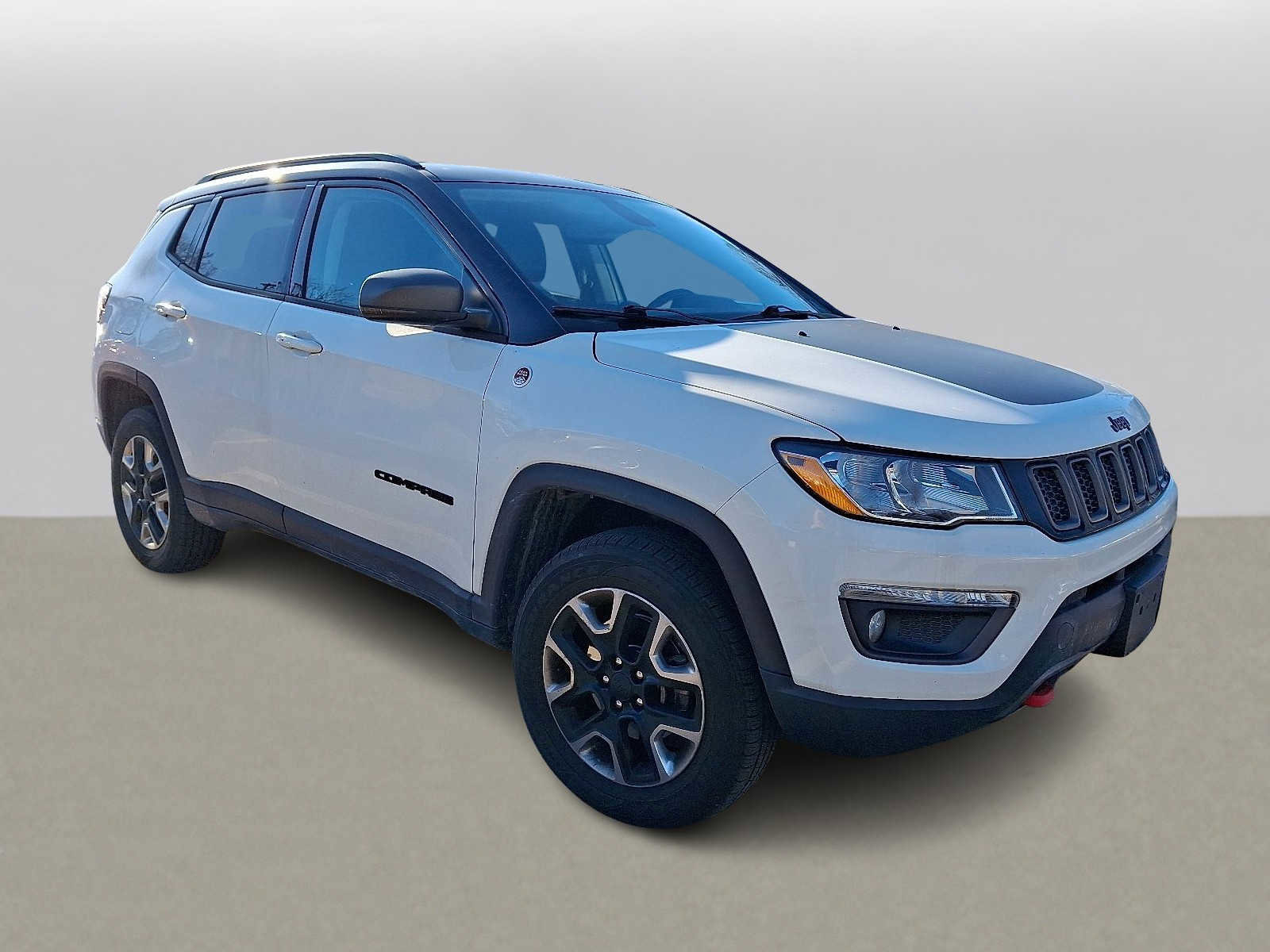 Used 2018 Jeep Compass Trailhawk image 2