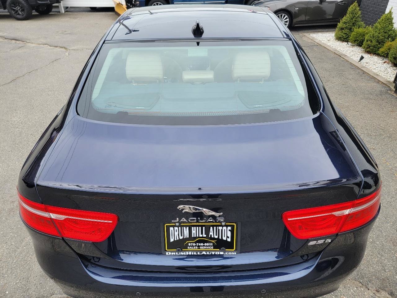 Used 2017 Jaguar XE Prestige RWD image 11
