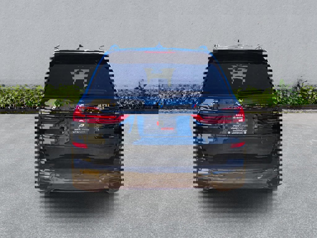 Used 2021 BMW X7 M50i w/ Dynamic Handling Package image 6