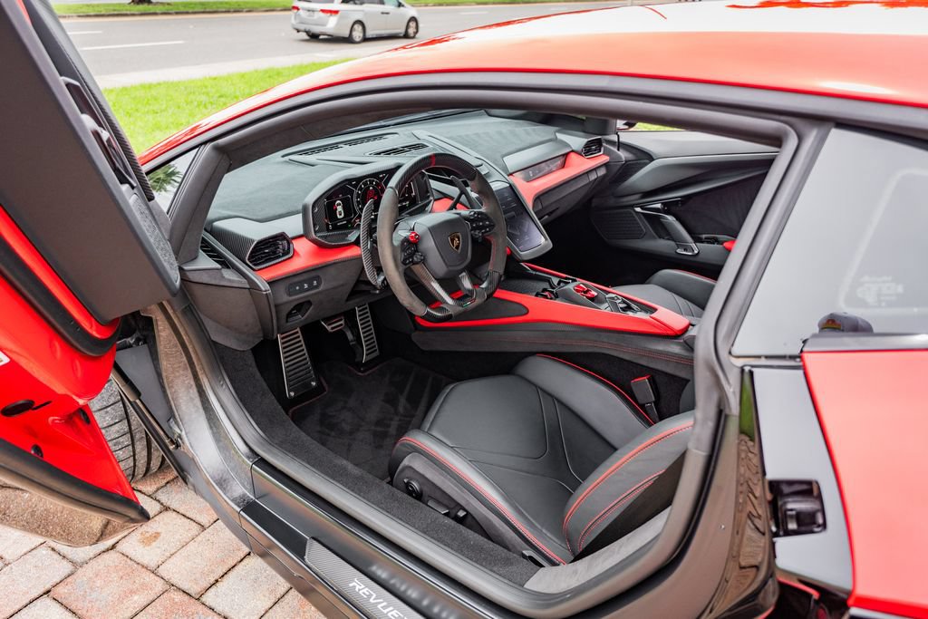 Used 2025 Lamborghini Revuelto AWD/4WD image 22