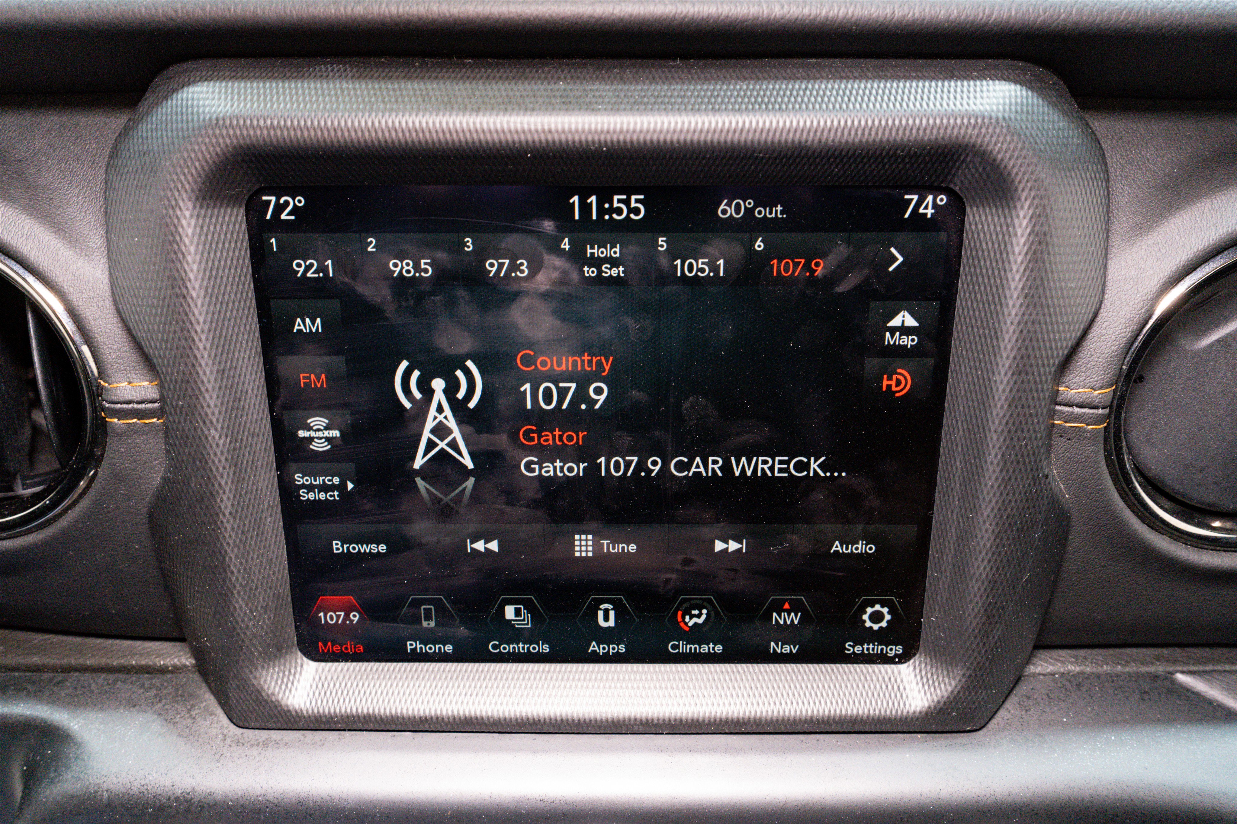 Used 2023 Jeep Gladiator Overland AWD/4WD image 19