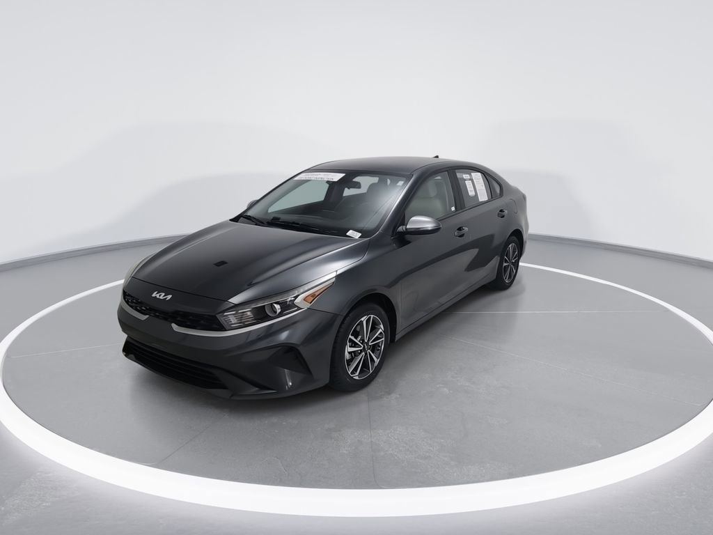 Used 2023 Kia Forte LXS w/ LXS Technology Package FWD image 4