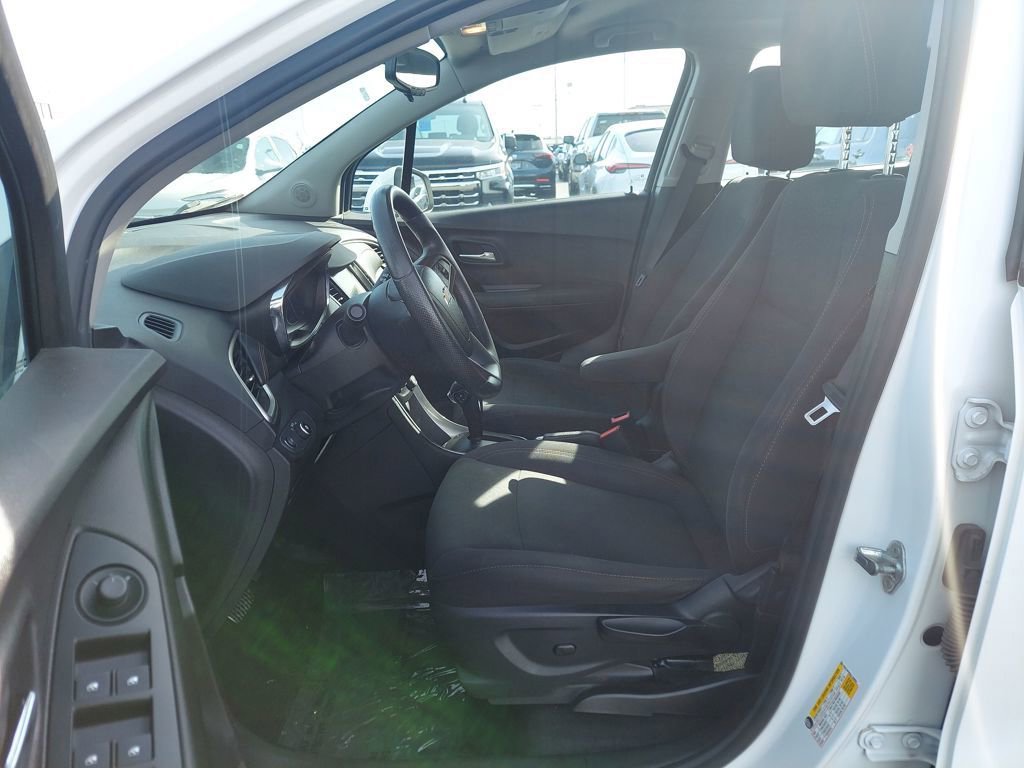 Used 2018 Chevrolet Trax LS image 11