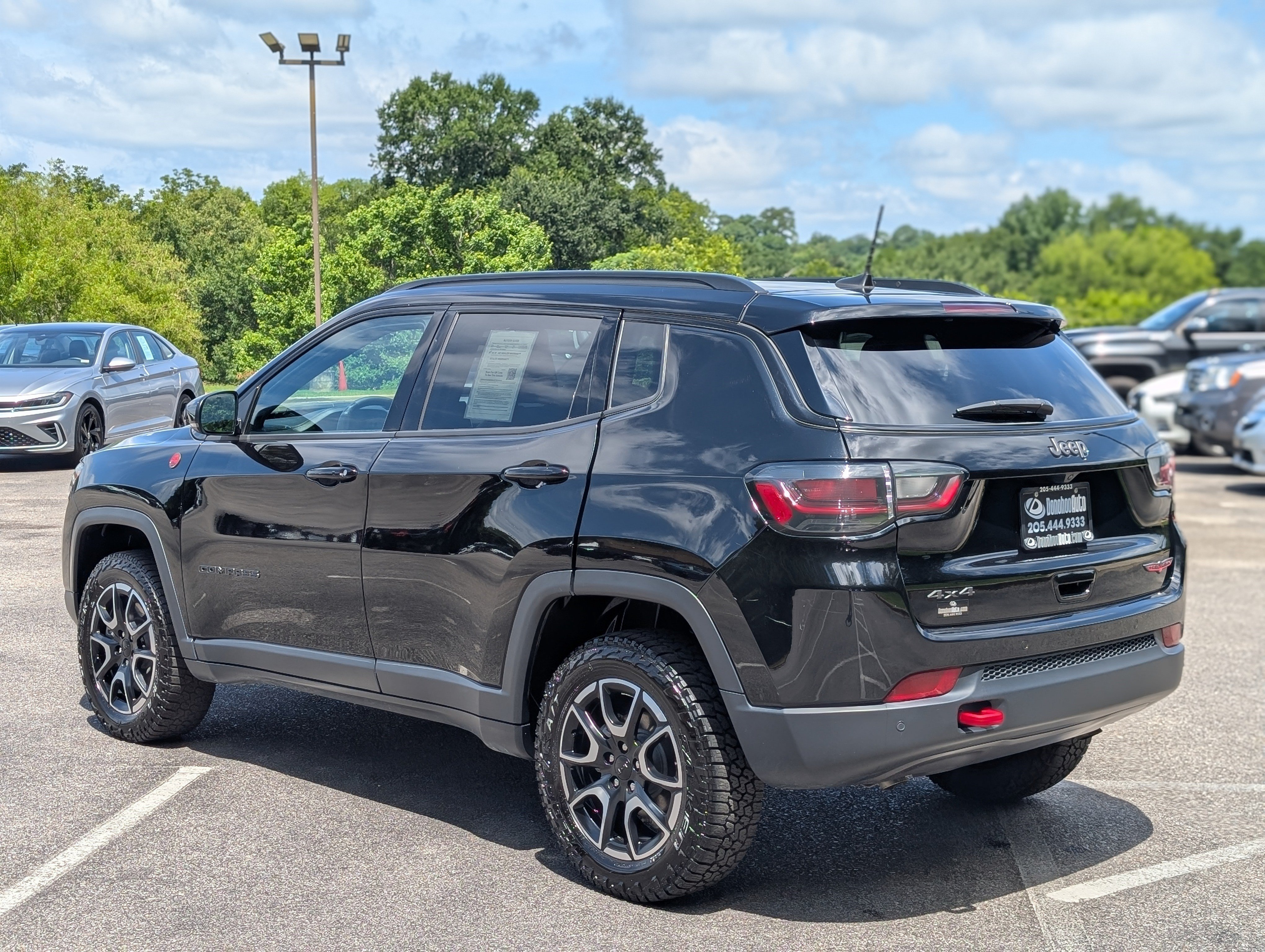 Used 2024 Jeep Compass Trailhawk w/ Trailhawk Elite Group AWD/4WD image 7