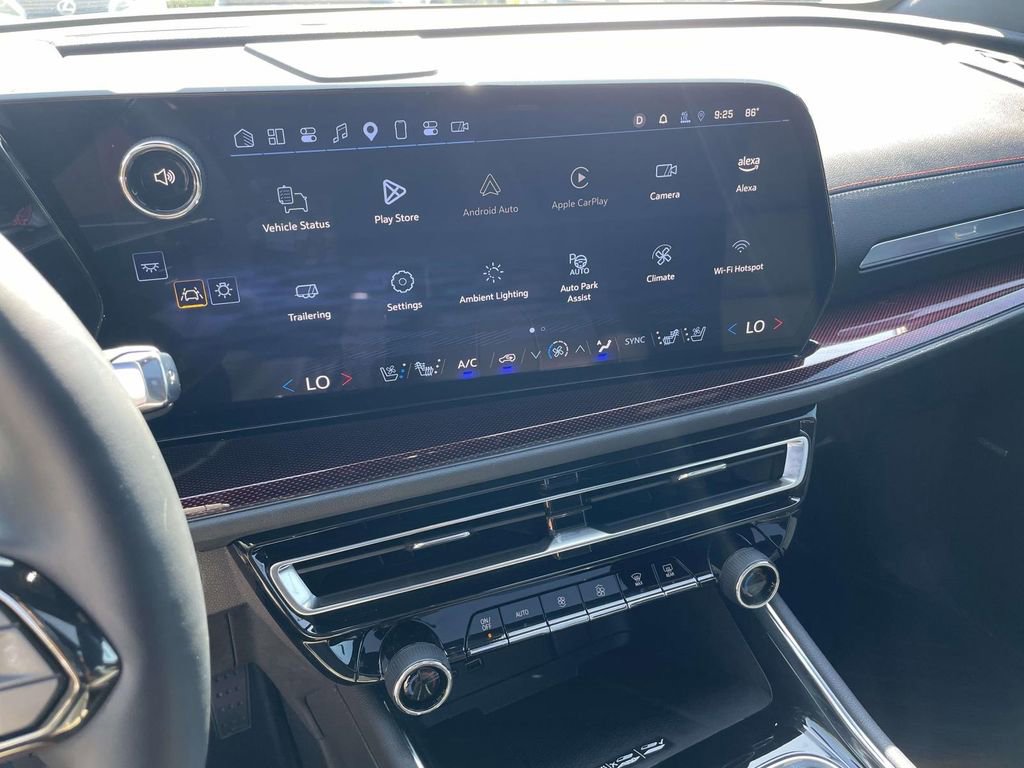 Used 2024 Chevrolet Traverse RS FWD image 24