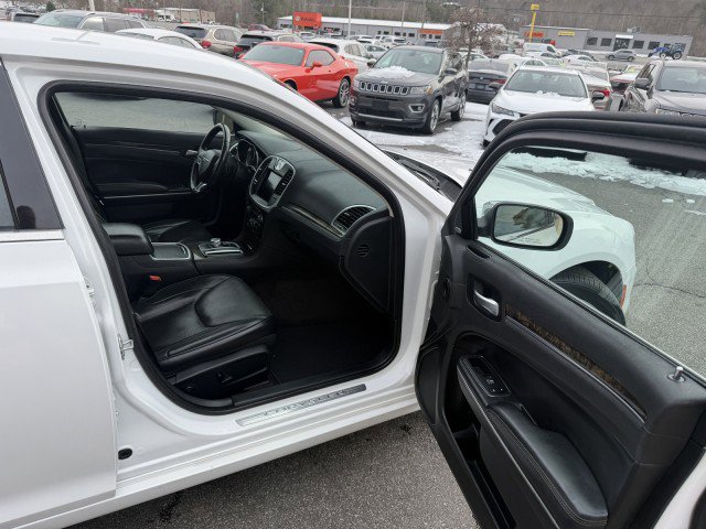 Used 2019 Chrysler 300 Limited image 16