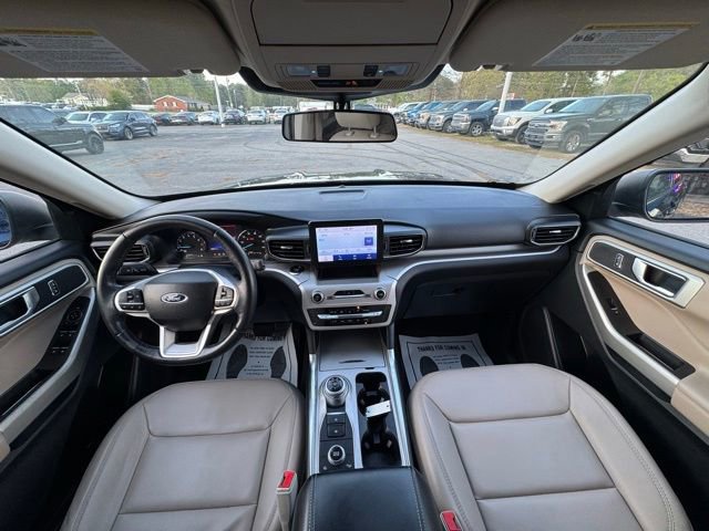 Used 2022 Ford Explorer XLT w/ Equipment Group 202A AWD/4WD image 18