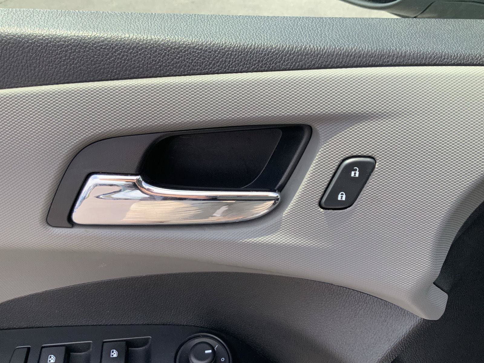 Used 2015 Chevrolet Sonic LT FWD image 17