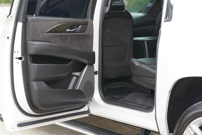 Used 2018 Cadillac Escalade ESV Platinum AWD/4WD image 70