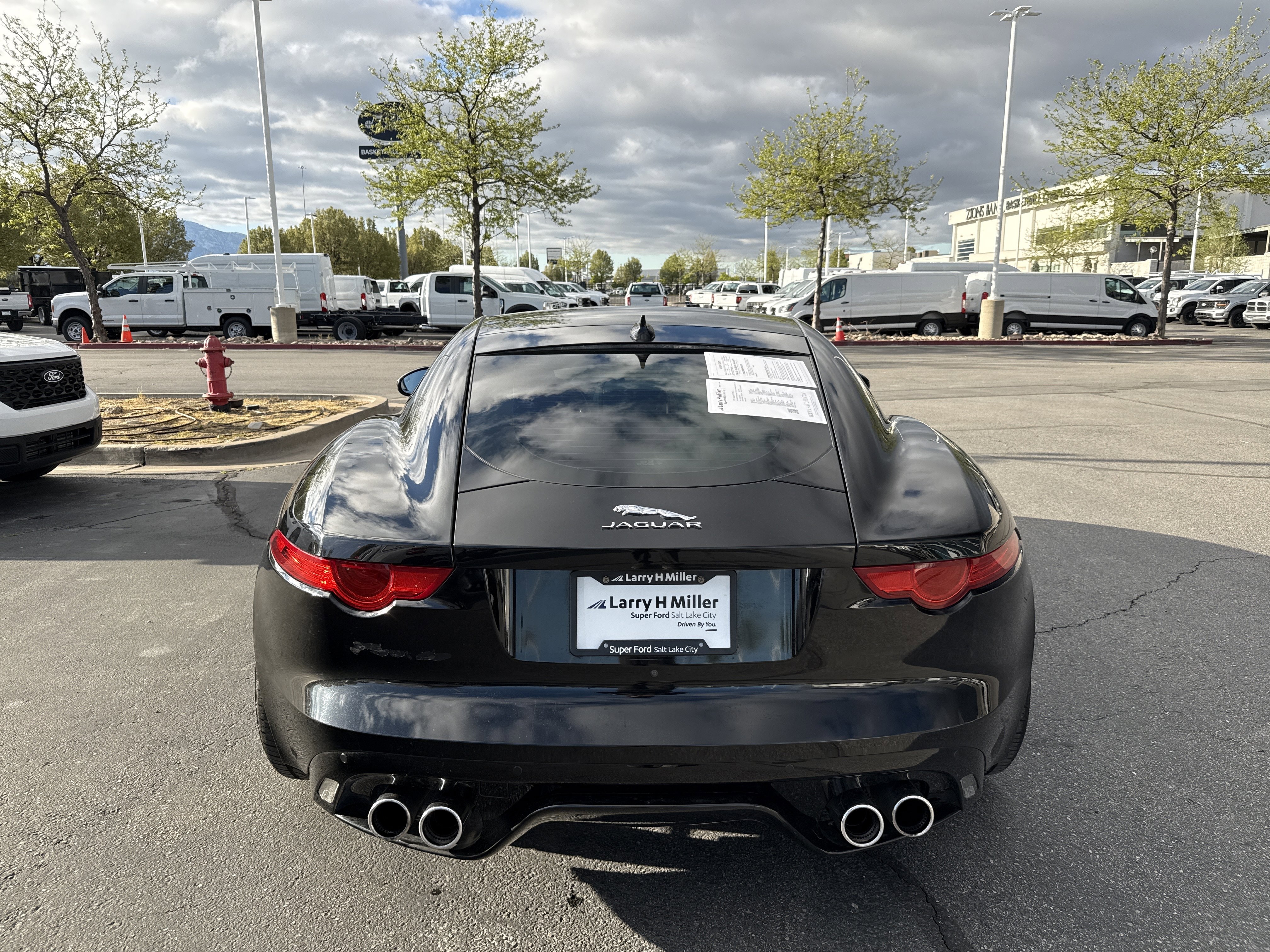Used 2017 Jaguar F-TYPE R image 4