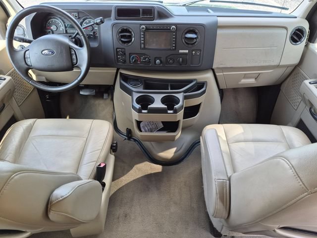 Used 2011 Ford E-150 and Econoline 150 Wagon w/ XLT Premium Pkg RWD image 16