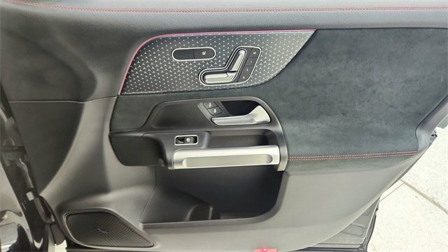 Used 2024 Mercedes-Benz EQB 250+ image 23