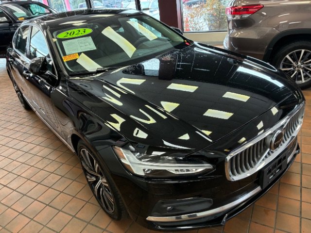 Used 2023 Volvo S90 B6 Plus image 1