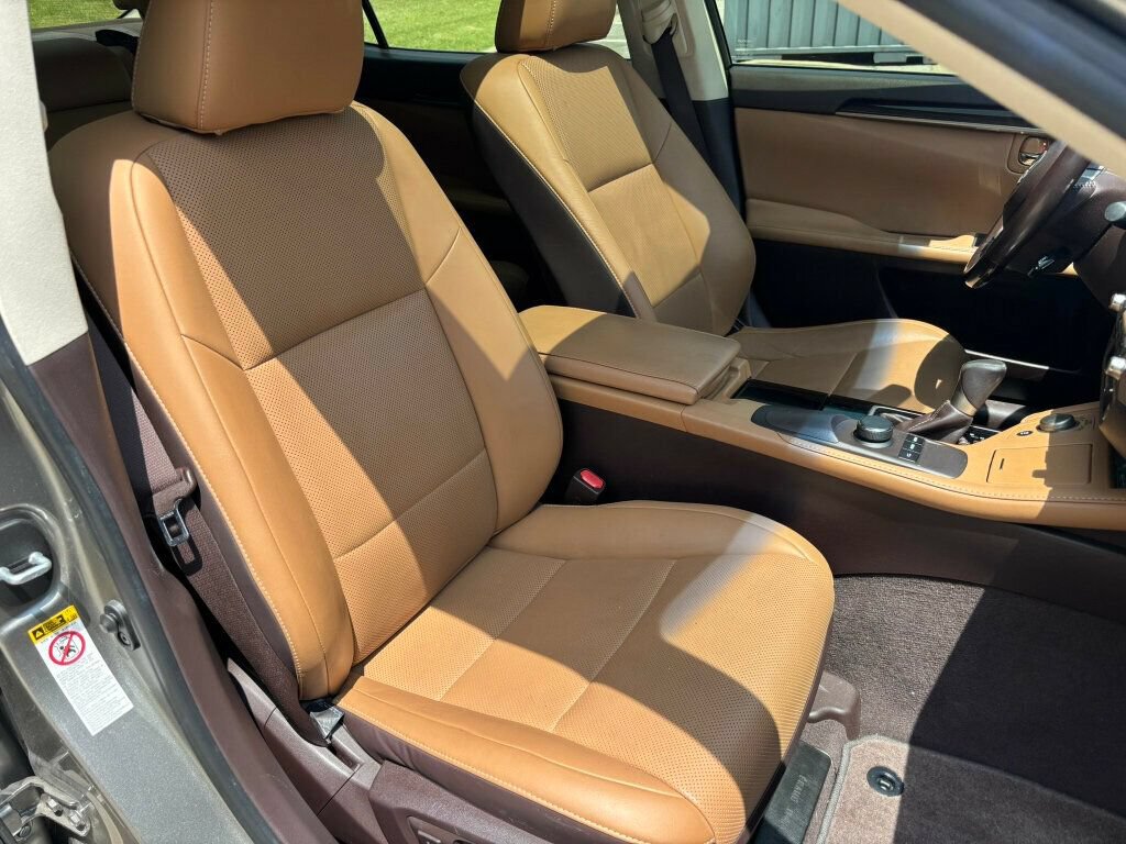 Used 2016 Lexus ES 350 w/ Premium Package w/Wood Trim FWD image 12