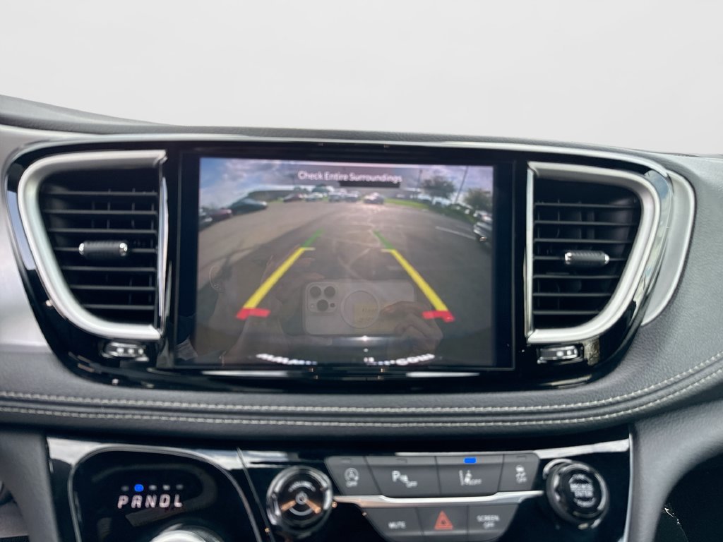Used 2024 Chrysler Pacifica Touring FWD image 36