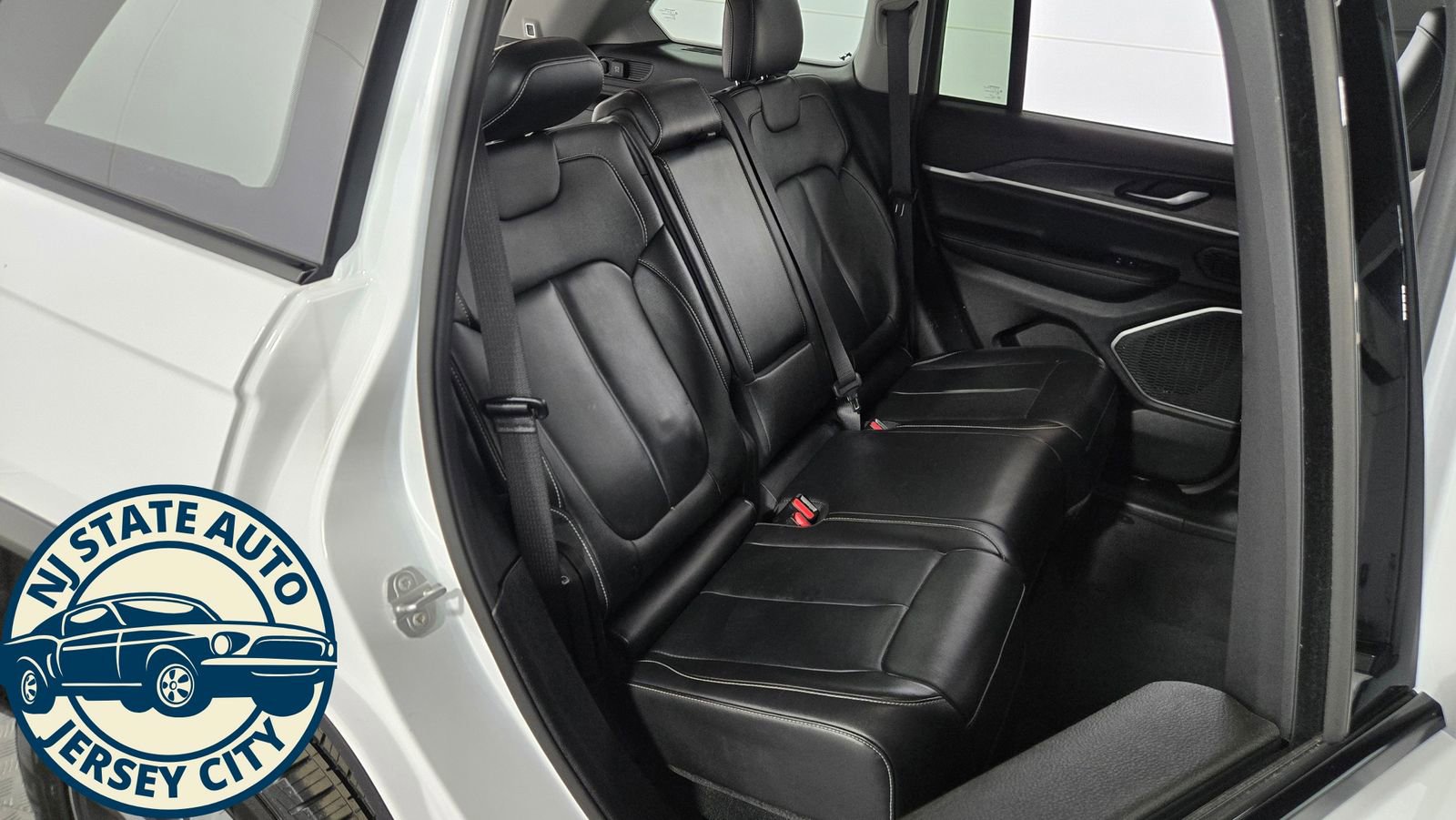 Used 2022 Jeep Grand Cherokee Limited 4xe image 41