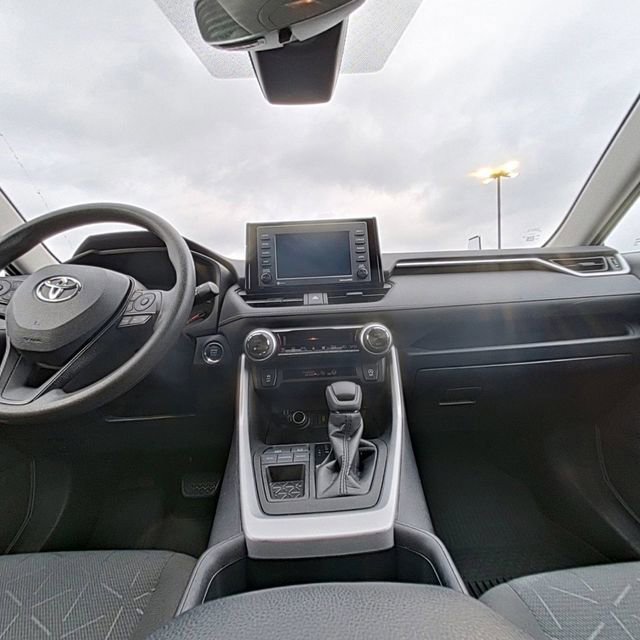 Used 2021 Toyota RAV4 XLE image 24