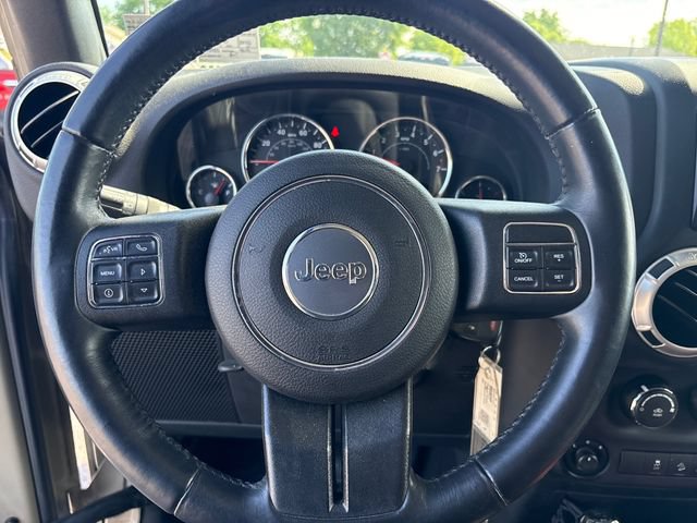 Used 2017 Jeep Wrangler Rubicon w/ Power Convenience Group AWD/4WD image 14