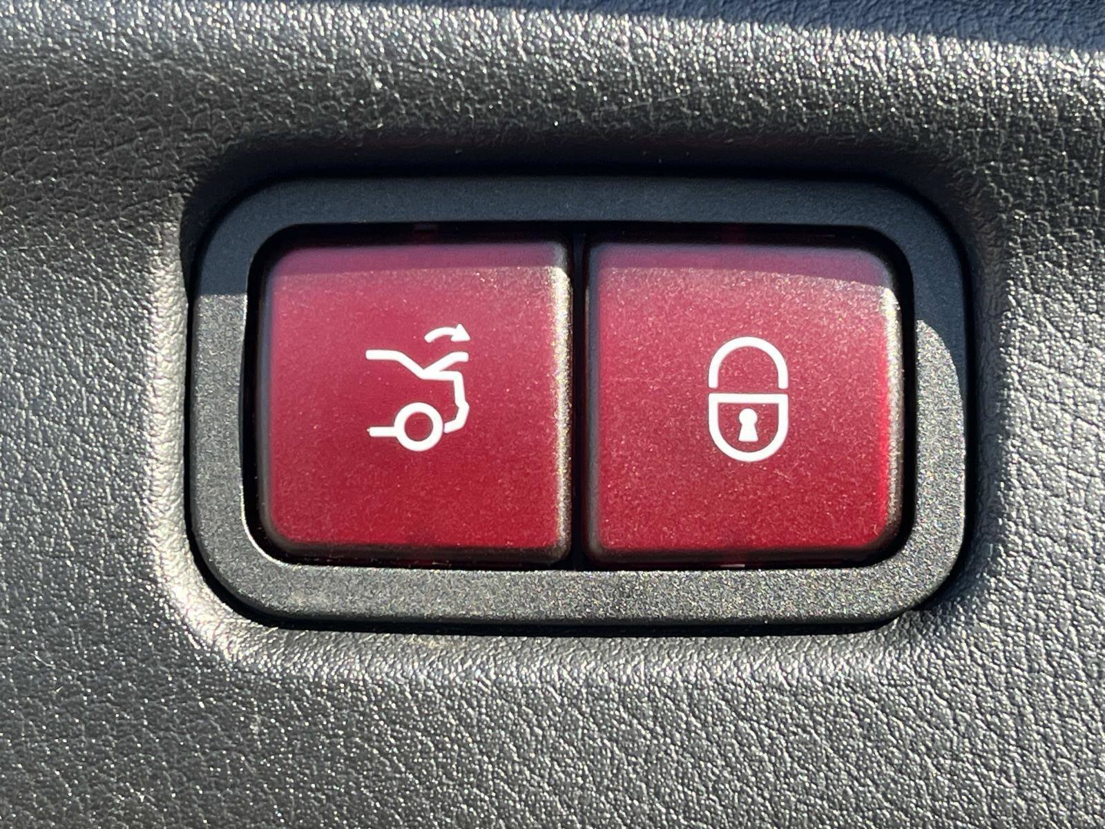 Certified 2023 Mercedes-Benz C 300 4MATIC Sedan image 11