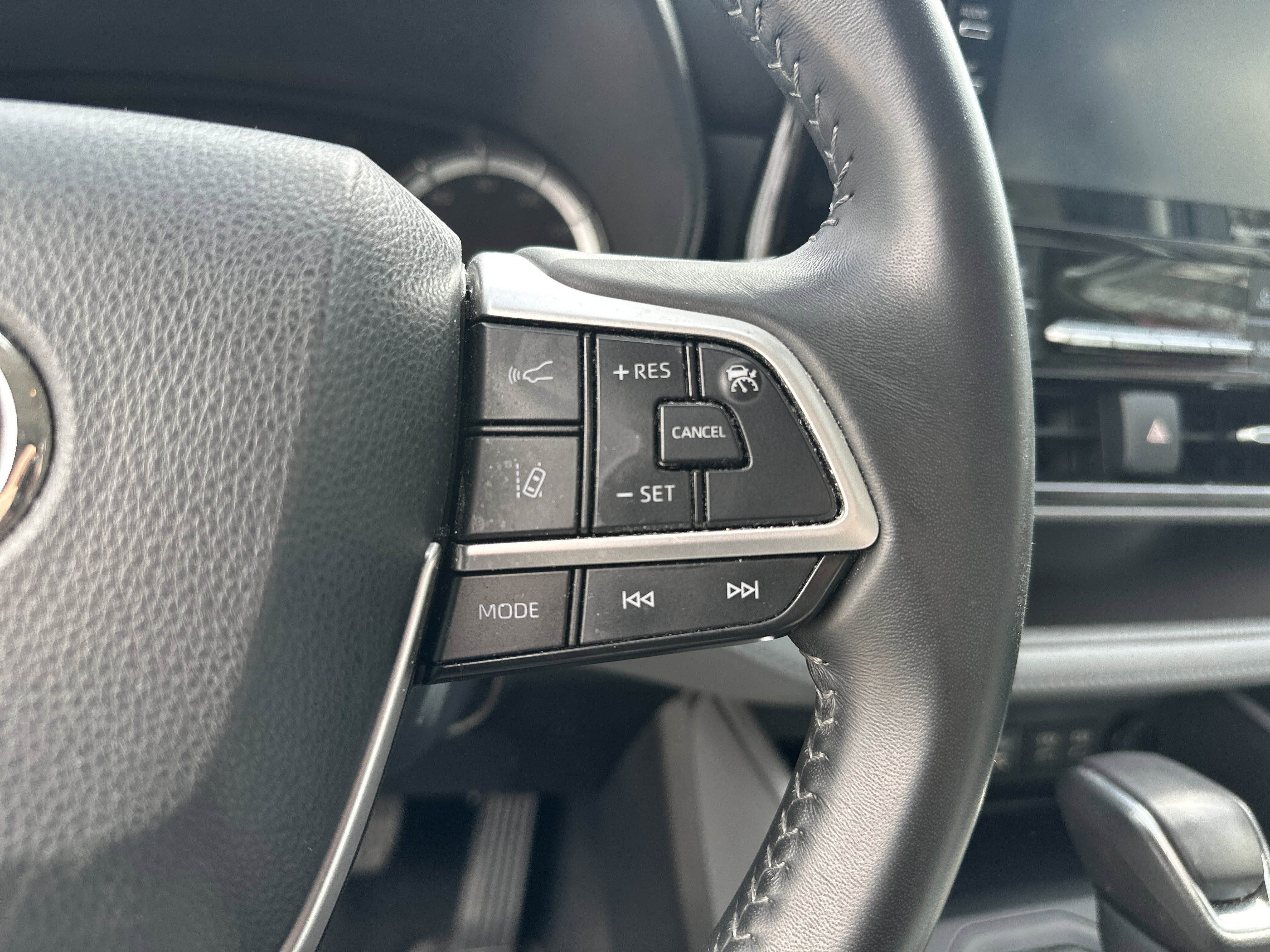 Used 2022 Toyota Highlander LE image 19