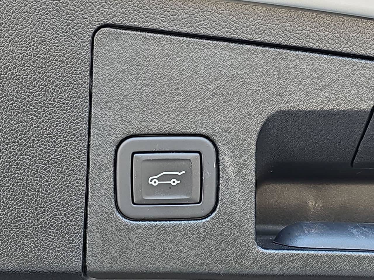 Certified 2024 Cadillac XT4 Premium Luxury w/ Cold Weather Package FWD image 13