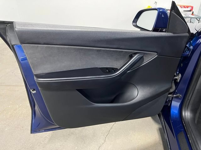 Used 2021 Tesla Model Y Long Range AWD/4WD image 24