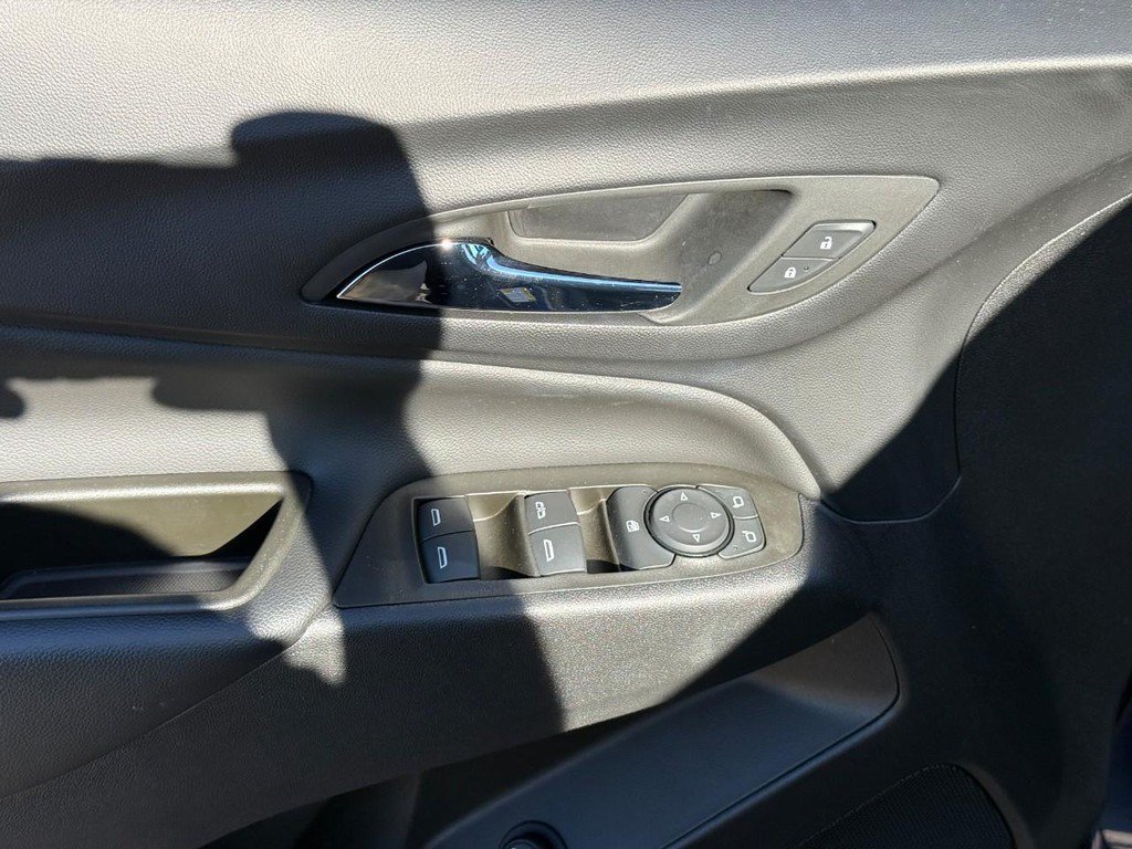 Used 2023 Chevrolet Equinox LT FWD image 18