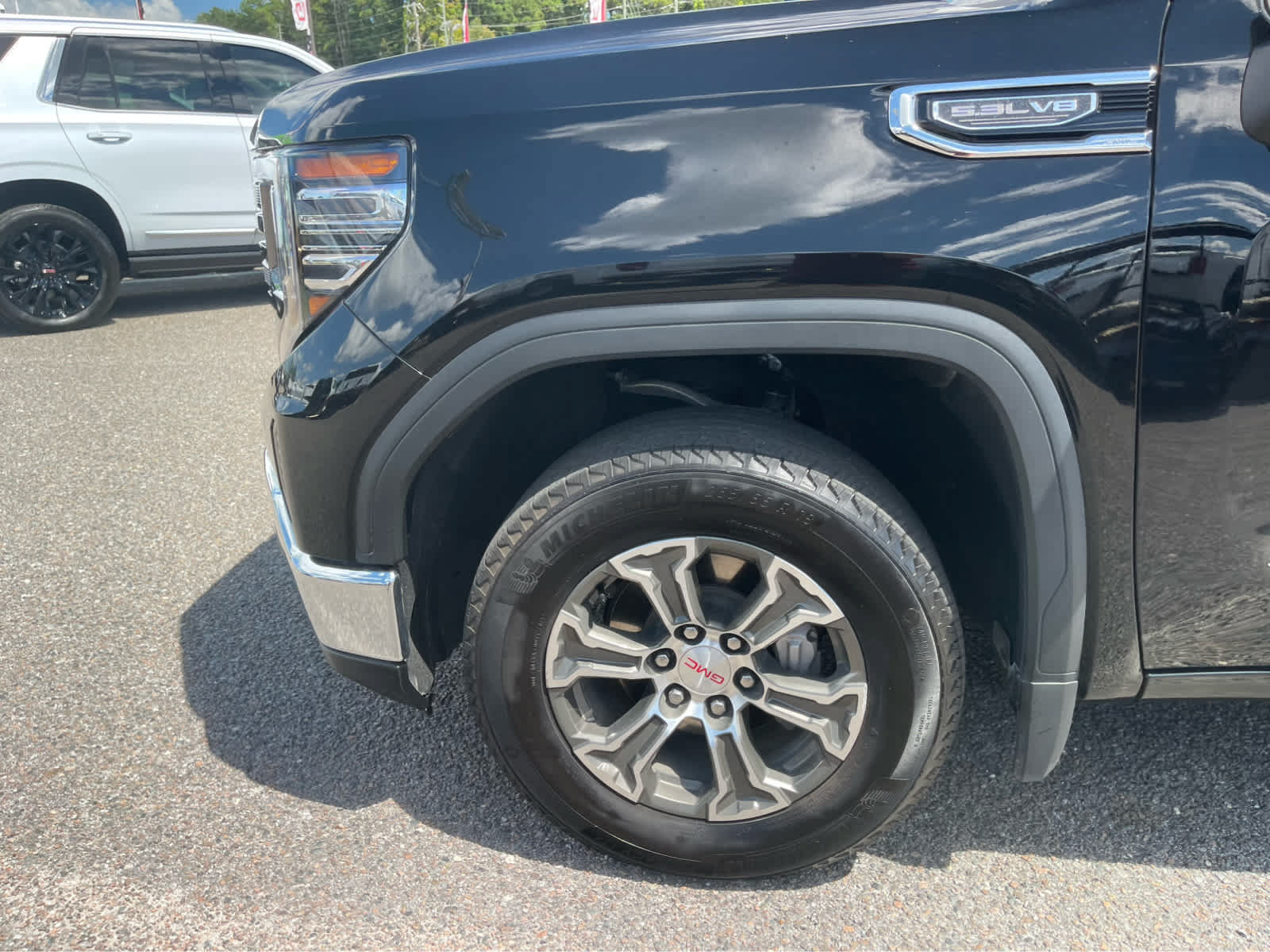 Used 2025 GMC Sierra 1500 SLT AWD/4WD image 9