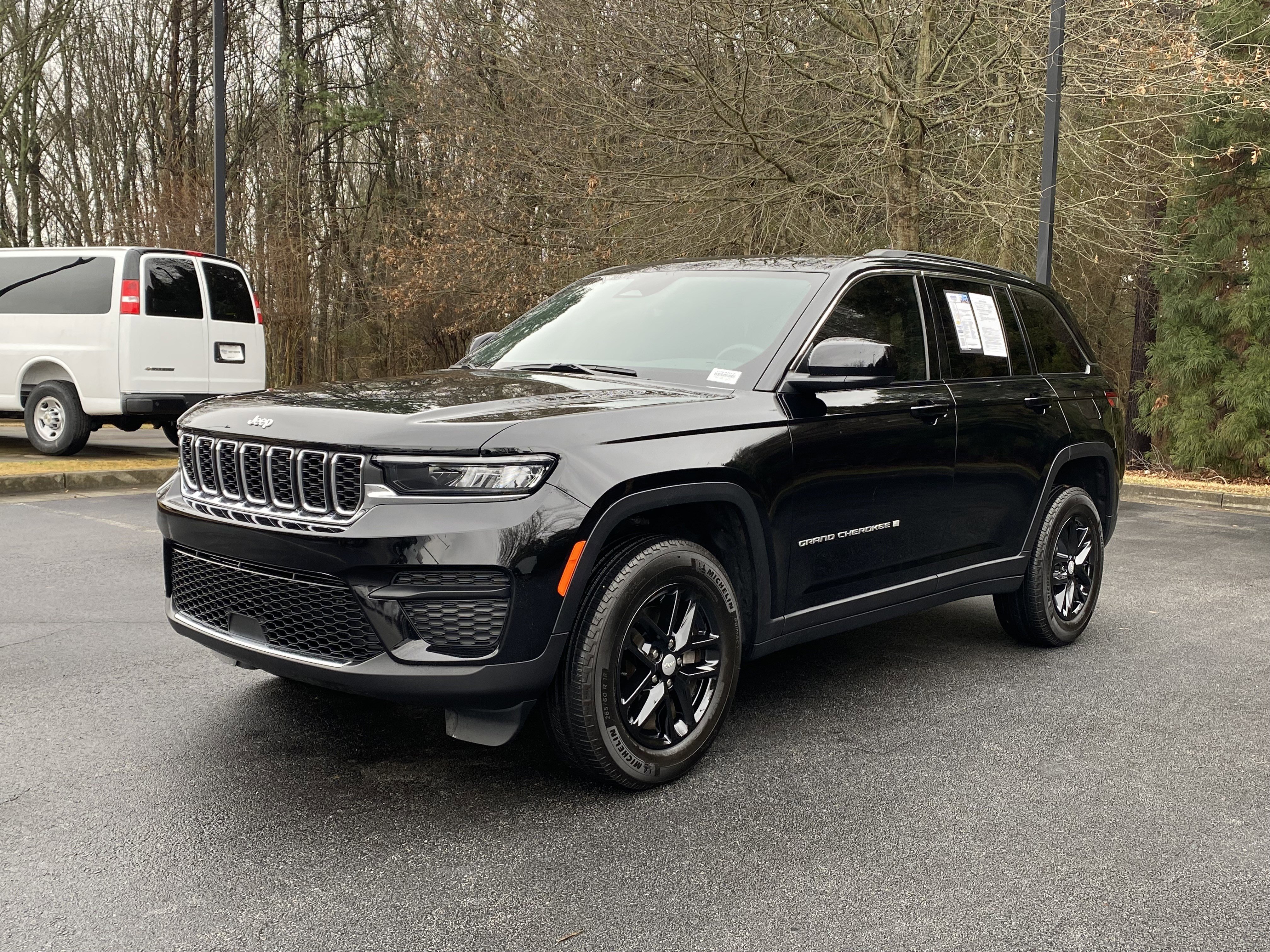 Used 2025 Jeep Grand Cherokee Laredo X image 5