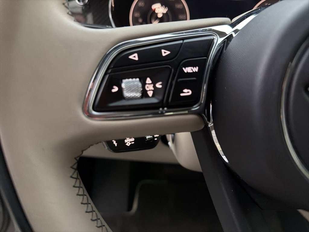 Used 2021 Bentley Bentayga image 24