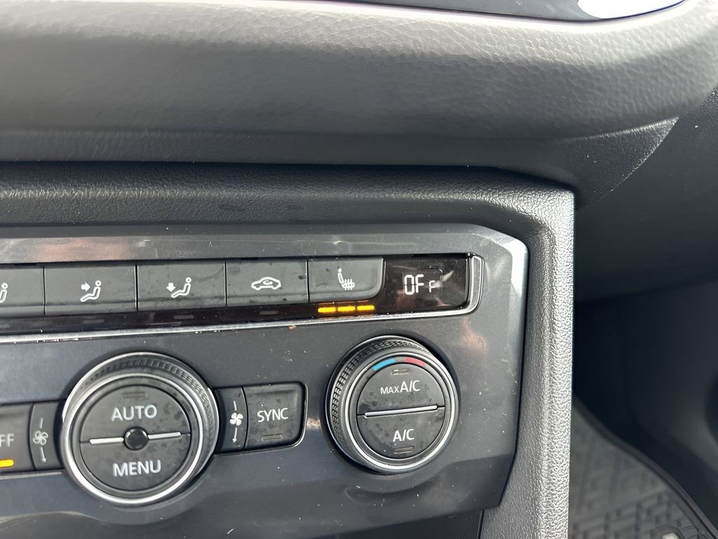 Used 2021 Volkswagen Tiguan SE image 20