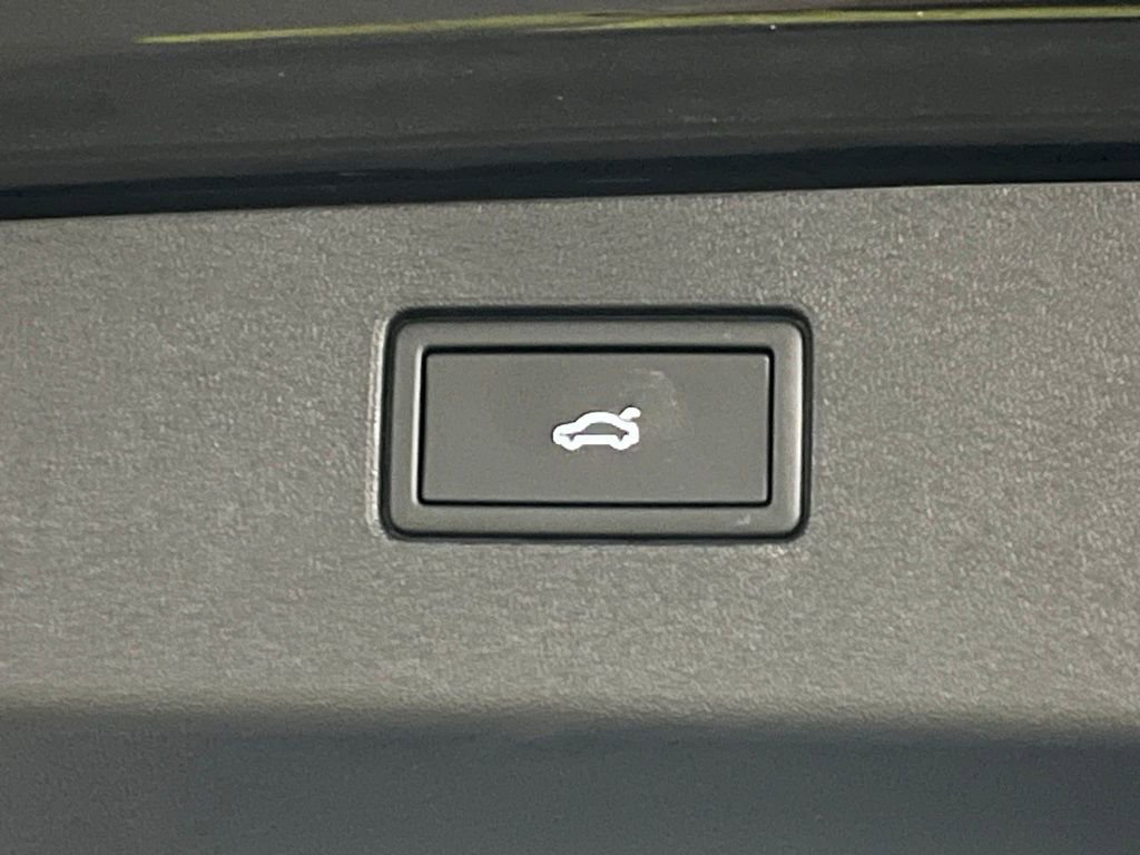 New 2025 Volkswagen Tiguan SE R-Line image 38