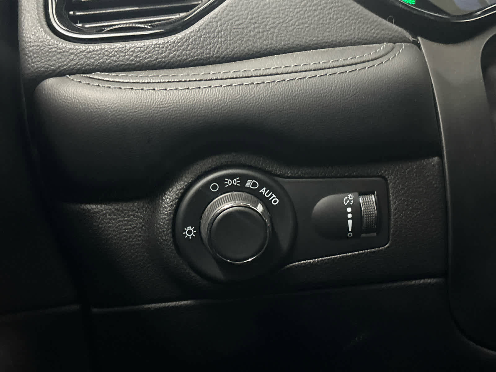 Used 2024 Dodge Durango SXT w/ SXT Blacktop Group AWD/4WD image 29