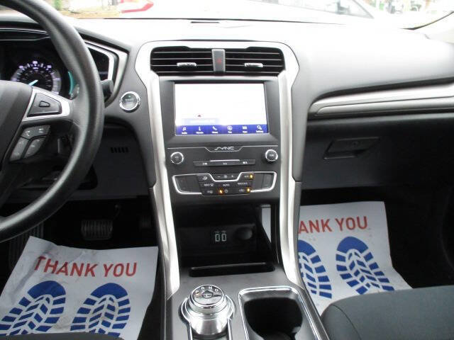 Used 2020 Ford Fusion SE image 17