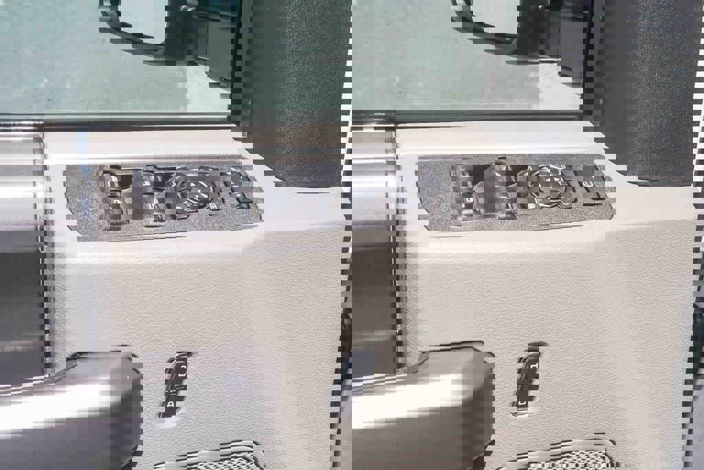 Used 2017 Ford F350 XLT w/ XLT Premium Package image 18