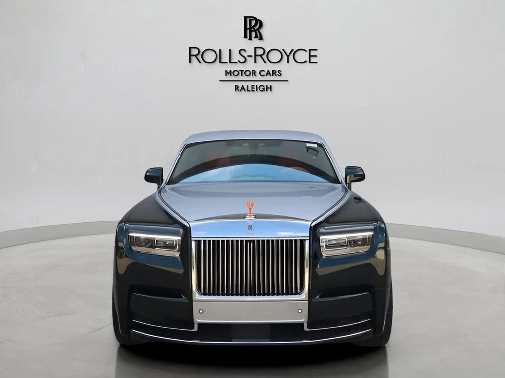 Used 2023 Rolls-Royce Phantom Sedan w/ Leather Finishing Pack RWD image 2