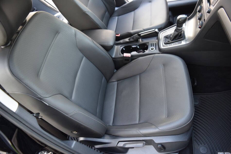 Used 2015 Volkswagen Golf TDI S FWD image 51