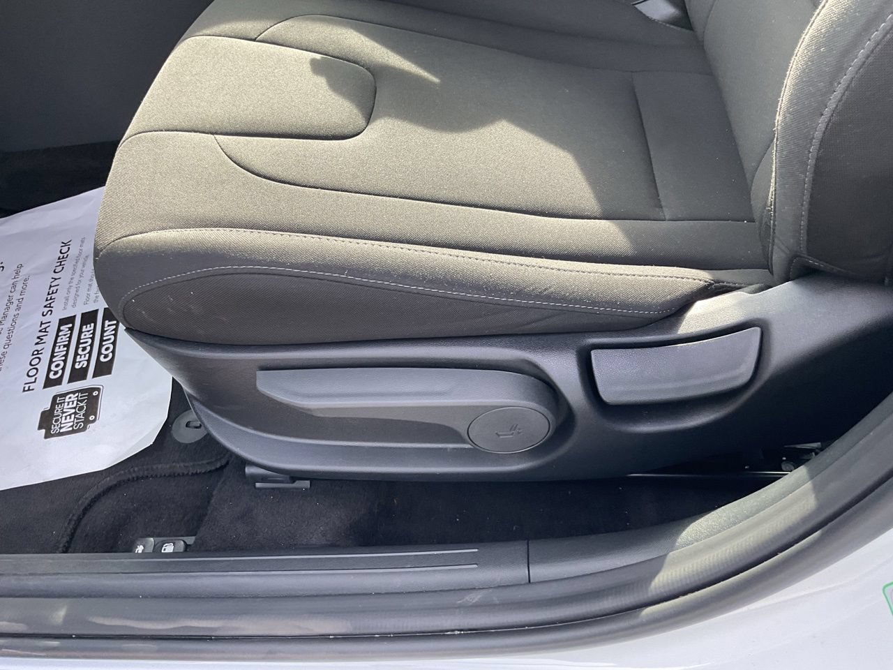 Used 2026 Hyundai Elantra Sport FWD image 4