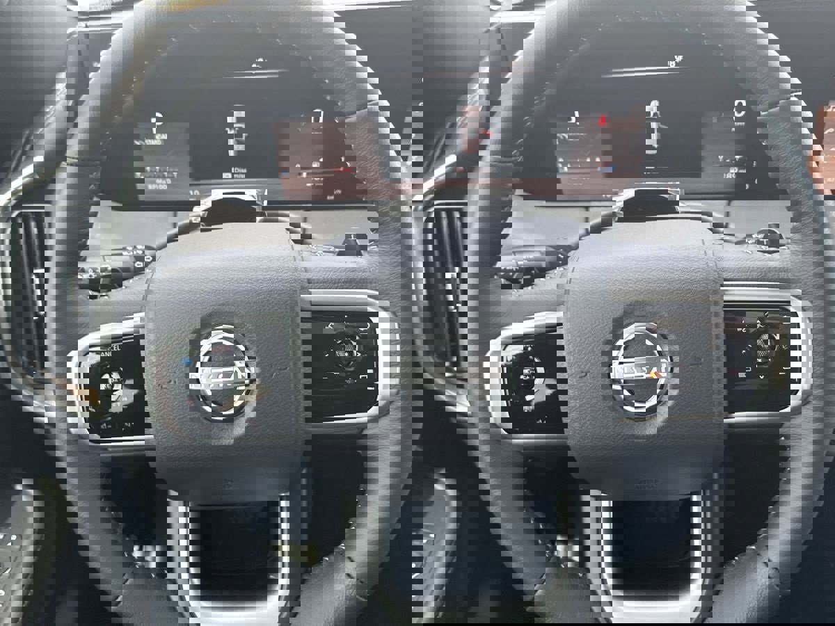 New 2026 Nissan Armada SL w/ Captain's Chari Seat Package image 15