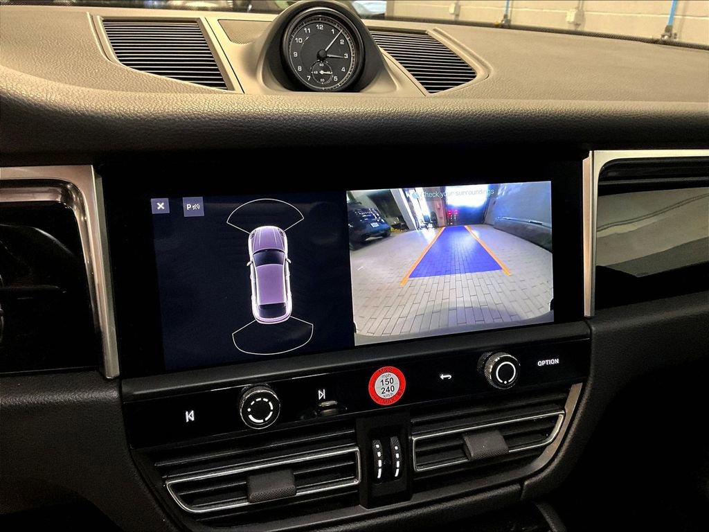 Certified 2023 Porsche Macan image 26