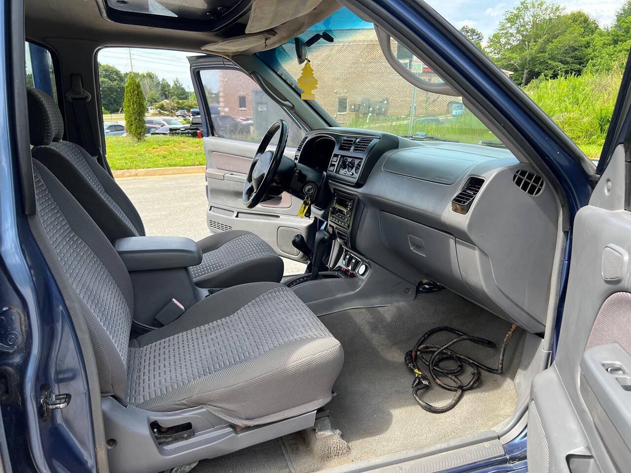 Used 2000 Nissan Xterra SE AWD/4WD image 13