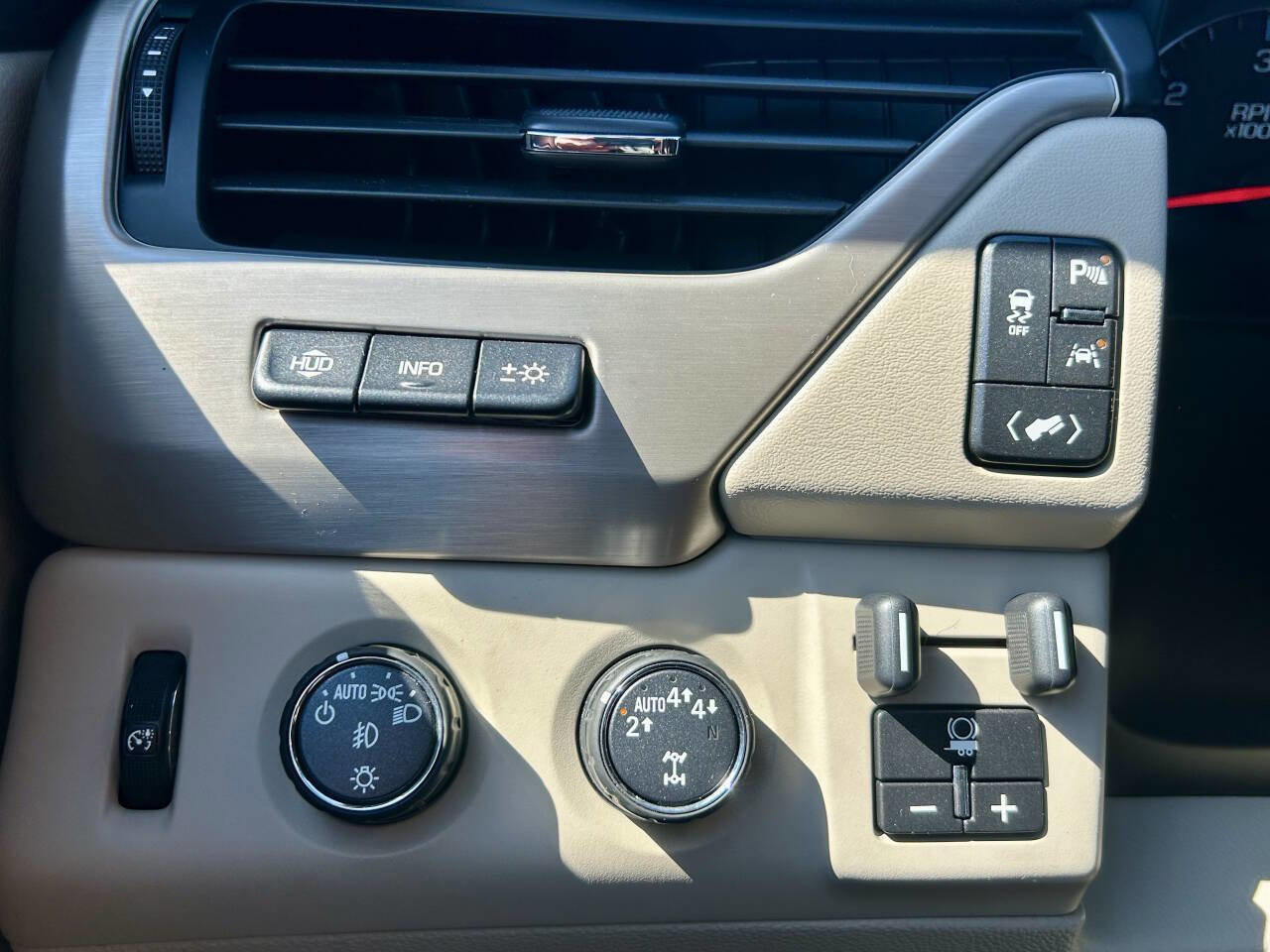 Used 2017 GMC Yukon Denali w/ Open Road Package image 28