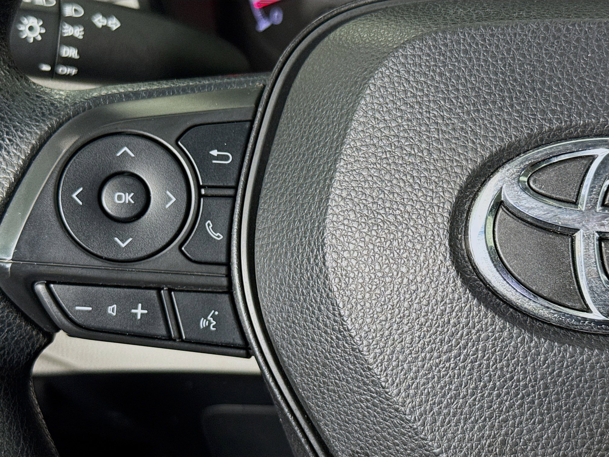 Used 2022 Toyota Corolla Cross L image 13