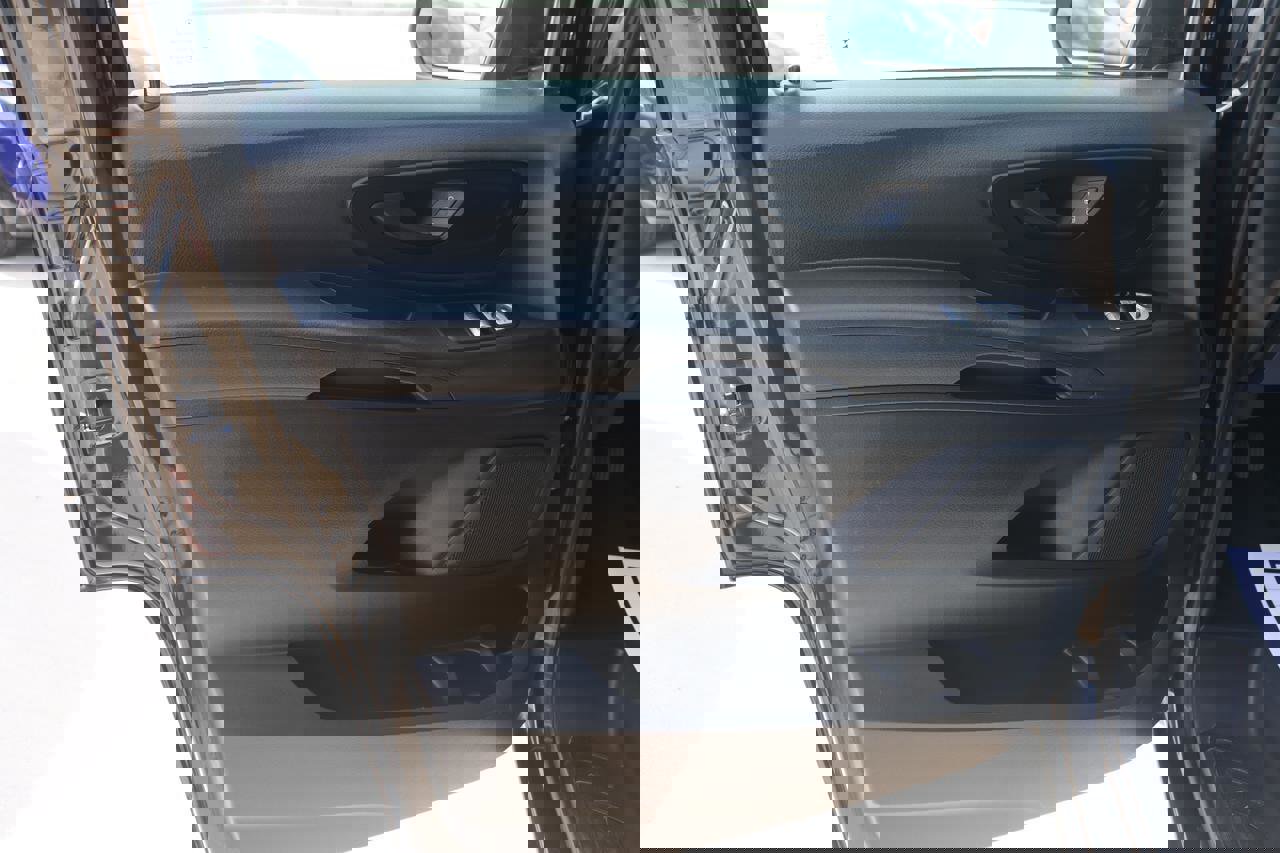 Used 2018 Mercedes-Benz Metris Passenger image 21