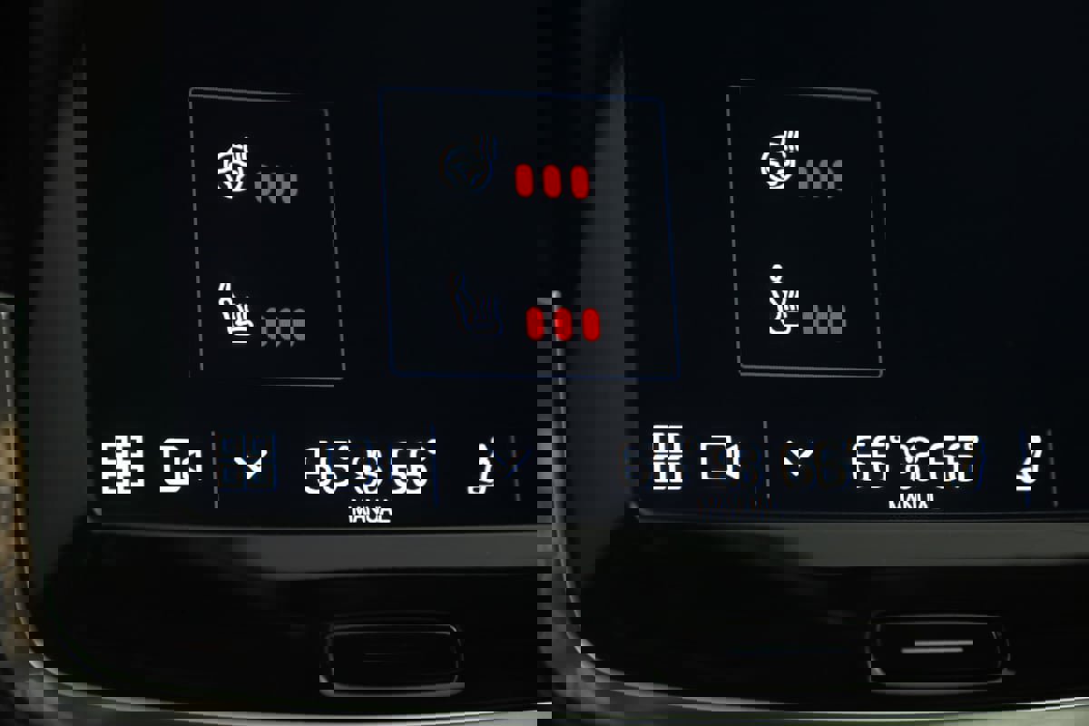 Used 2024 Volvo XC90 B6 Plus w/ Protection Package Premier image 8