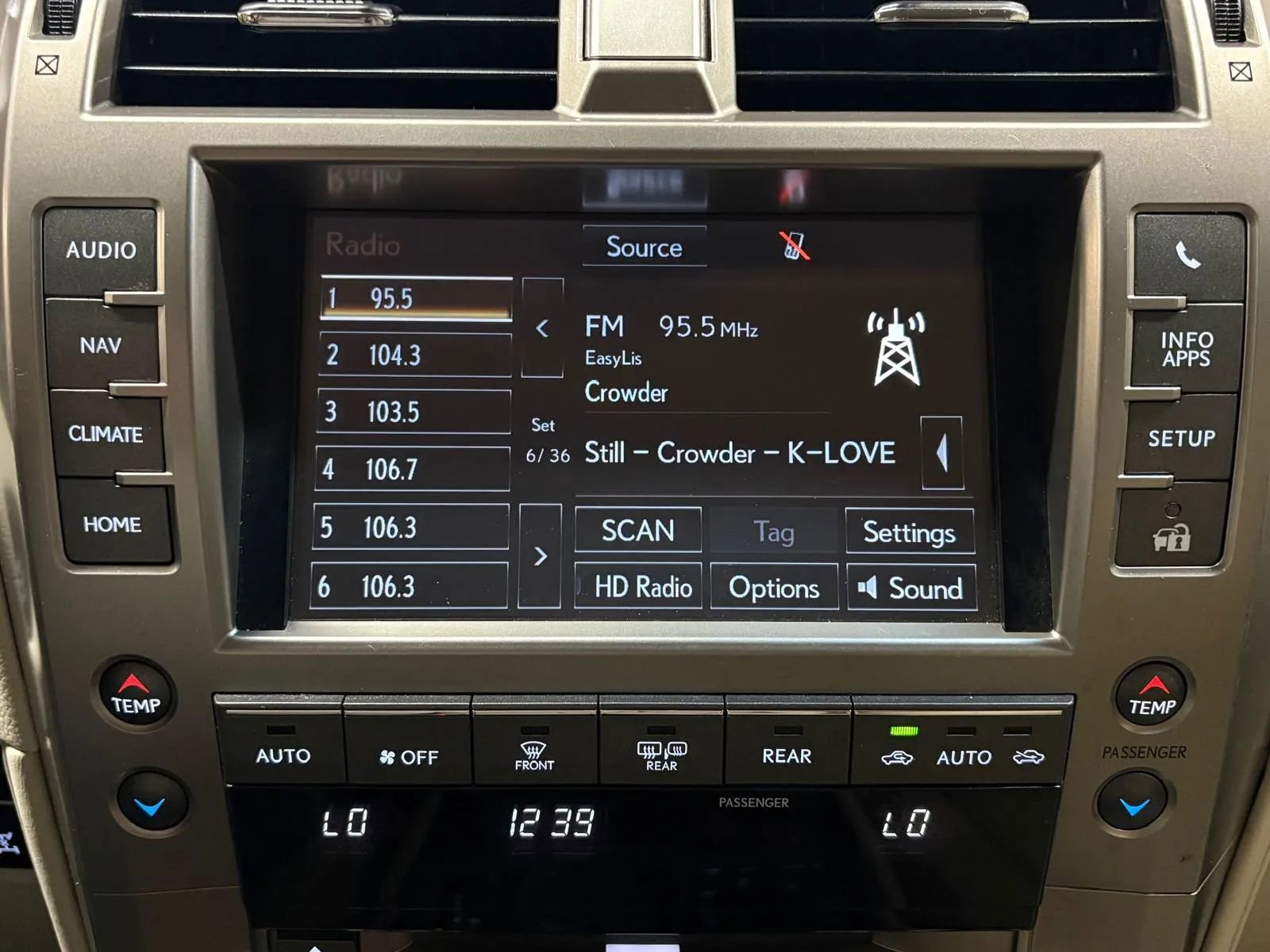 Used 2016 Lexus GX 460 w/ Premium Package image 16