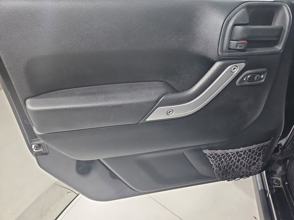 Used 2014 Jeep Wrangler Unlimited Rubicon w/ Connectivity Group image 11